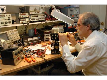 電子電氣工程專業(yè)專業(yè)出國(guó)留學(xué)，有哪些大學(xué)注重實(shí)踐？