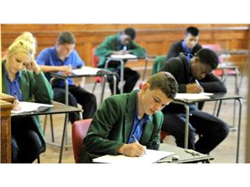 英國漢普郡科利杰學校，一年費用大概多少