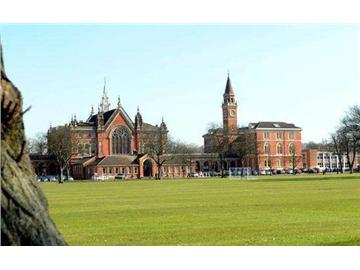 英國(guó)有距離倫敦比較近的中學(xué)嗎？布萊頓學(xué)校怎么樣