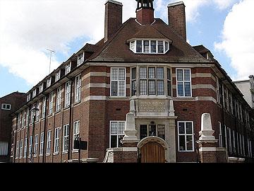 英國(guó)弗朗西斯荷蘭學(xué)校，一所擁有現(xiàn)代化設(shè)備的女高中