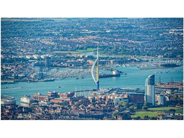 一座英國(guó)小城何以讓人1天愛(ài)上，一待就是8年？他們的答案各有千秋