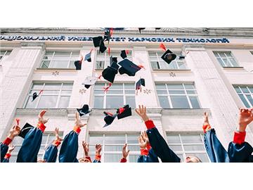 華威大學(xué)本科和研究生入學(xué)要求是什么？